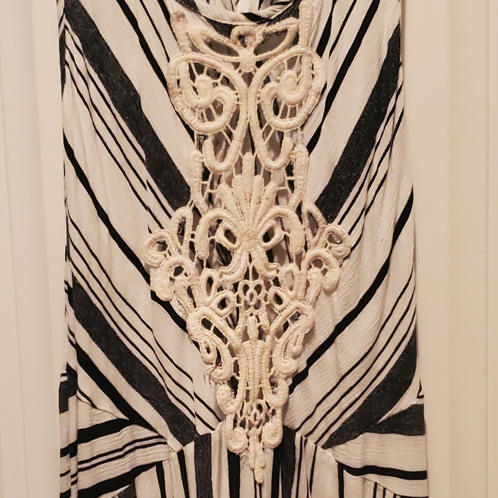 Cutout lace detail tank